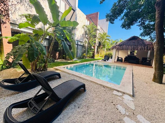 HERMOSA CASA EN RENTA, MONTES DE AMÉ, CON PISCINA Y JARDÍN. ZONA NORTE, MÉRIDA