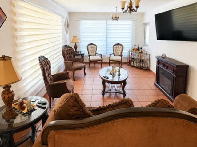 Hermosa casa en Reñaca bajo en venta oportunidad de inversion | 4 dormitorios por 8100.00 en Viña del Mar
