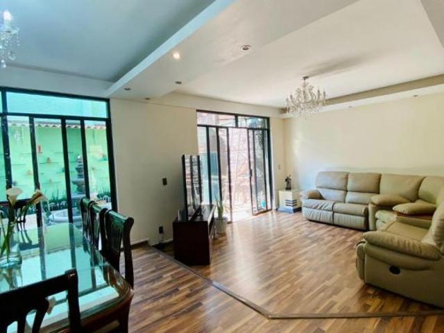 HERMOSA CASA EN TEXCOCO A ESPALDAS DE PLAZA COMERCIAL Y UVM