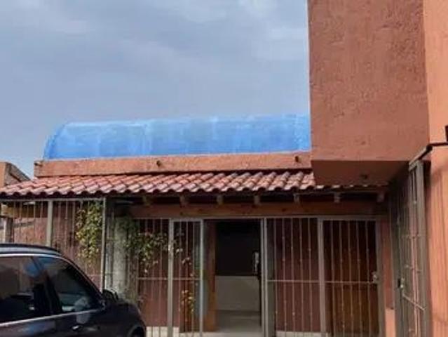 Hermosa Casa En Tepepan En Calle Cerrada, Hermoso Jardín Y Terrazas