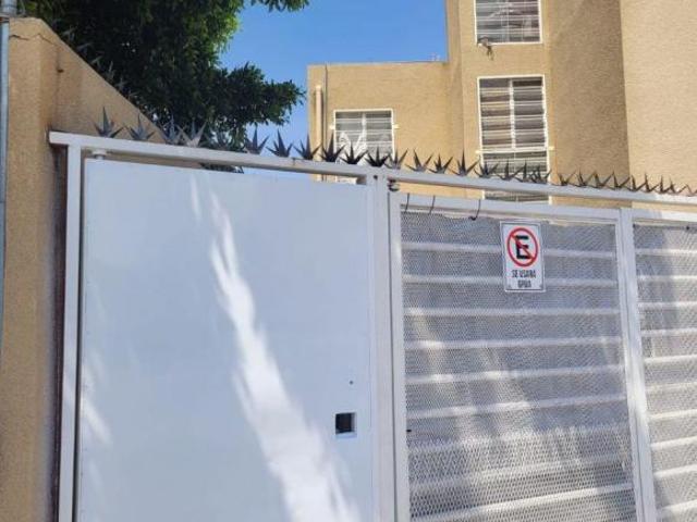 Hermosa casa en venta con licencia para comercio y servicios