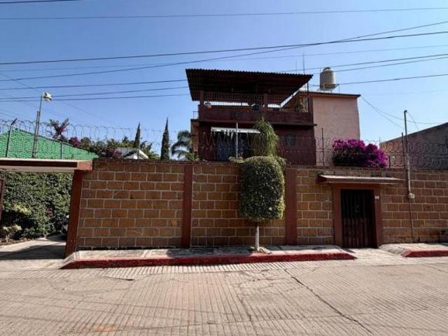 HERMOSA CASA EN VENTA CON PISCINA, LAS GRANJAS CUERNAVACA