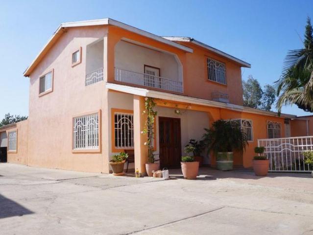Hermosa Casa en Venta con Terreno Excedente a minutos de Otay!