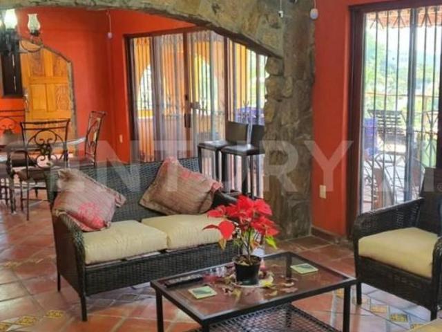Hermosa casa en venta con vista al mar