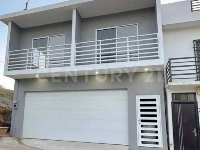 HERMOSA CASA EN VENTA CON VISTA AL PUERTO DE ENSENADA