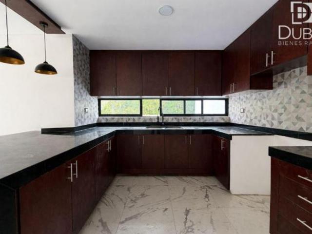 Hermosa casa en VENTA con 4 recamaras más AREA DE JUEGOS Y JARDIN