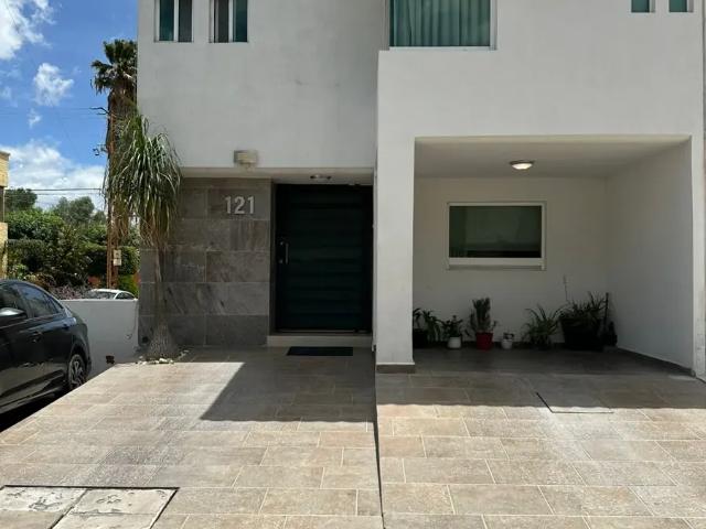 Hermosa casa en Venta a unos pasos de plaza mayor bosques del Campestre