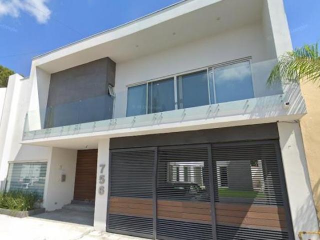 HERMOSA CASA EN VENTA DE REMATE EM MONTERREY, N.L