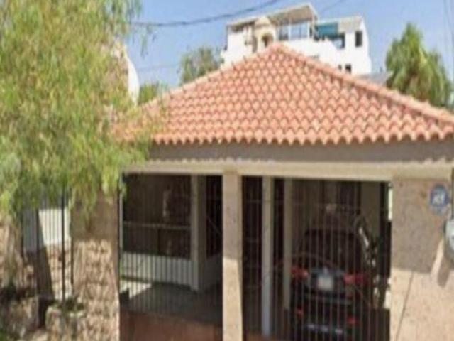 HERMOSA CASA EN VENTA DURANGO DE 320 M2