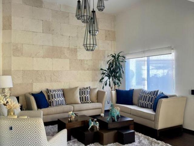 Hermosa casa en venta en Colinas del Bosque