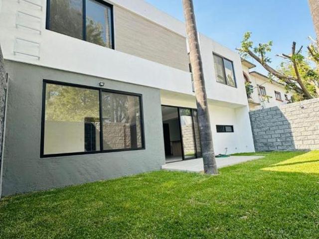 HERMOSA CASA EN VENTA EN CALZADA DE LOS REYES