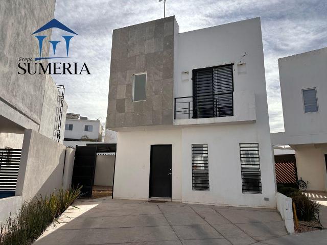 Hermosa casa en venta en Fracc. Saratoga