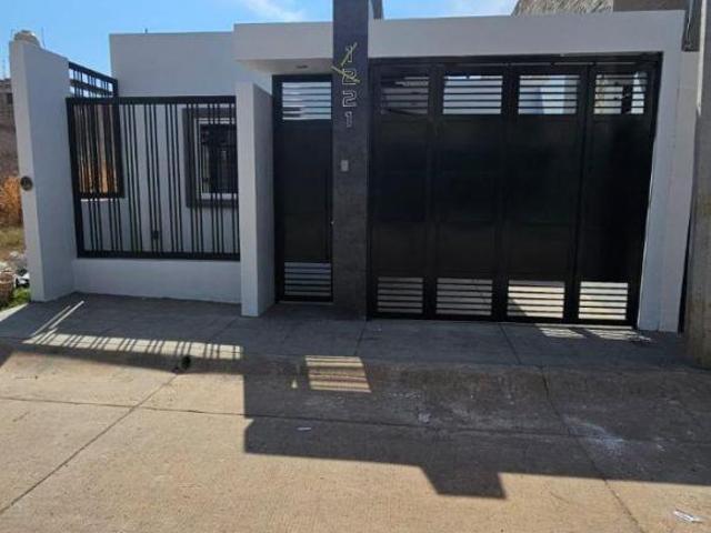 HERMOSA CASA EN VENTA EN FRACCIONAMIENTO LA ESPERANZA TEPATITLAN