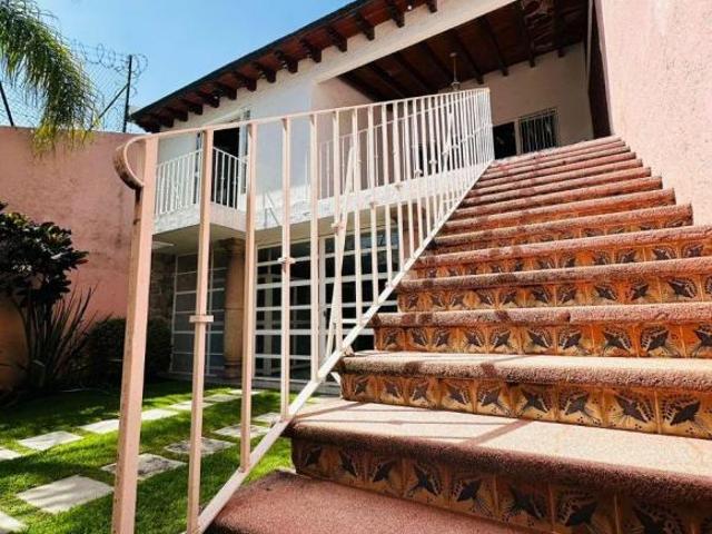 HERMOSA CASA EN VENTA EN JARDÍNES DE CUERNAVACA