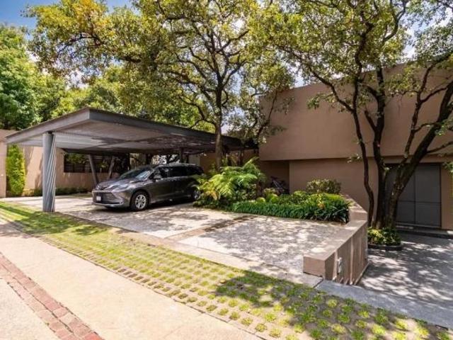 Hermosa Casa en Venta en la exclusiva zona de Cumbres de Santa Fe, Tepozcuautla