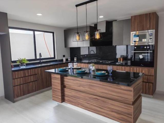 CASA EN VENTA CON PASILLO DE SERVICIO PARQUE COLIMA, LOMAS DE ANGELOPOLIS III CASCATTA 2