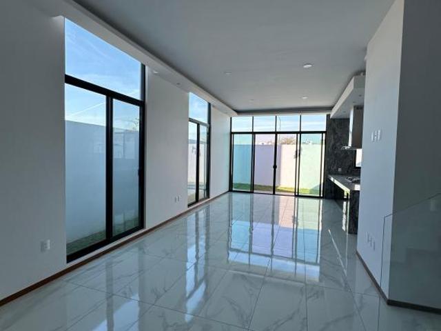 HERMOSA CASA EN VENTA EN PARQUES VALLARTA