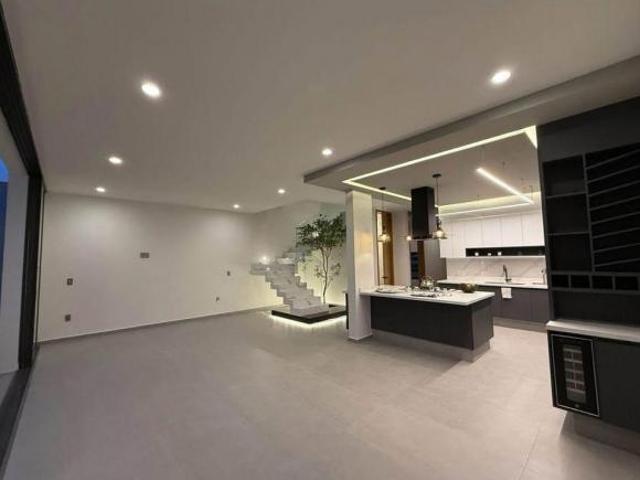 ¡HERMOSA CASA EN VENTA EN VALLE IMPERIAL!