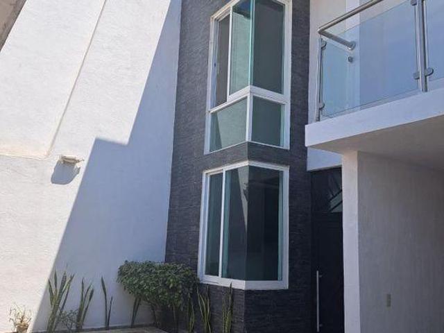 HERMOSA CASA EN VENTA EN VILLA CORONA