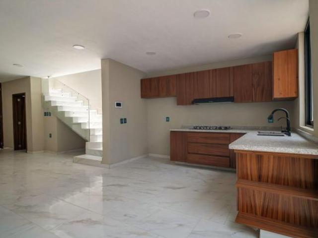 Hermosa casa en venta en Zimaltá | Coto con alberca | Entrega inmediata