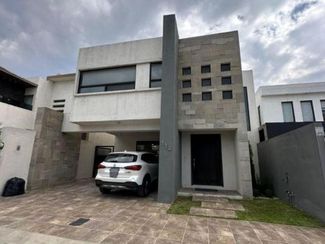 HERMOSA CASA EN VENTA FRACC. PRIVANZAS DEL CAMPESTRE VANCOUVER frente a área verde