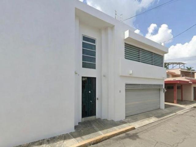 HERMOSA CASA EN VENTA HUBICADA EN JARDINES DE CHAPULTEPEC TIJUANA B.C