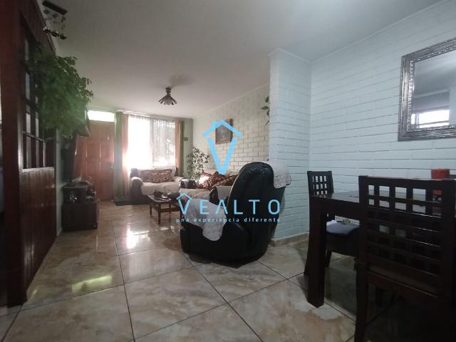 CASA AMPLIA DE 2 PISOS EN VENTA CERCANO A METRO