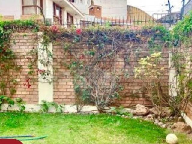 Hermosa casa en venta por el hospital de la policía