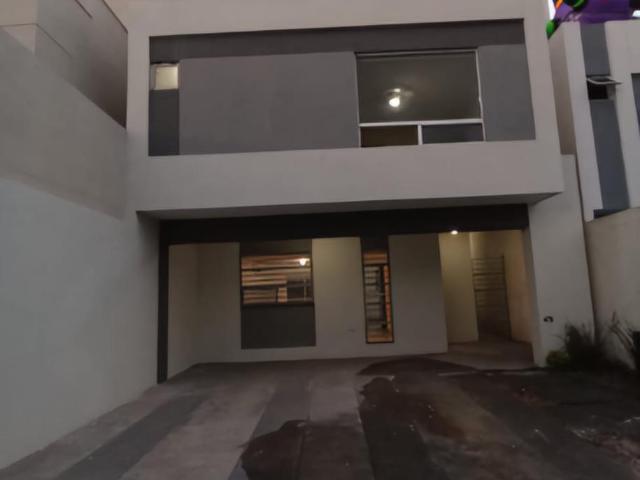 Hermosa casa en venta ?Ubicada en Zona de ? ?