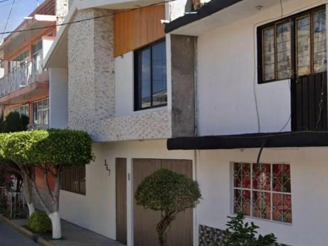 Hermosa casa en Vicente Villada, Cd. Nezahualcóyotl, Estado de México
