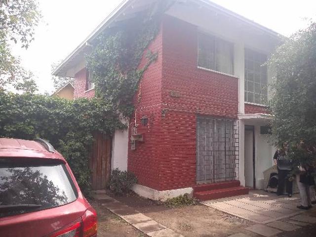Hermosa casa excelente ubicación a pasos Hospital Fach