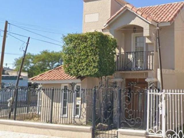 HERMOSA CASA FAMILIAR CON 4 HABITACIONES Y 2 ESTACIONAMIENTOS, CONECTADA CON VIALIDADES PRINCIPALES