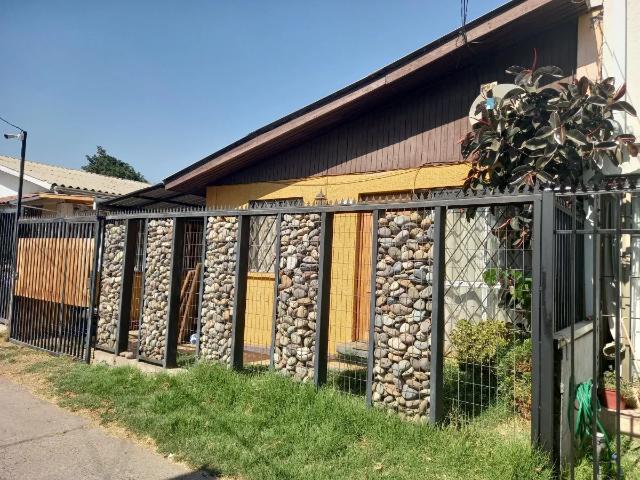 Hermosa casa frente plaza