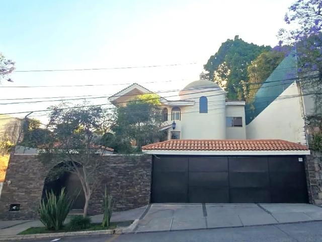 HERMOSA CASA JACARANDAS