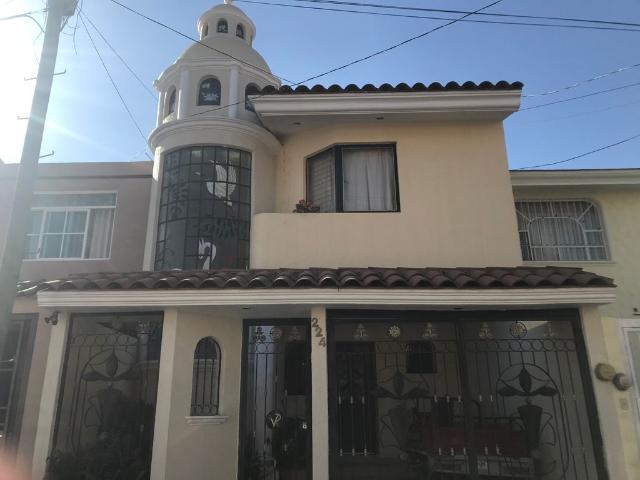 HERMOSA CASA NO. 224 EN COTO FRANCISCO VILLA, VALDEPEÑAS