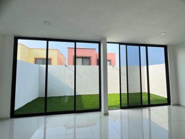 EN VENTA CASA NUEVA TRES RECAMARAS CON EXCELENTES ACABADOS EN FRACCIONAMIENTO LA JOLLA