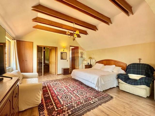 Hermosa casa / san carlos de apoquindo | 5 dormitorios por 22500.00 en Las Condes