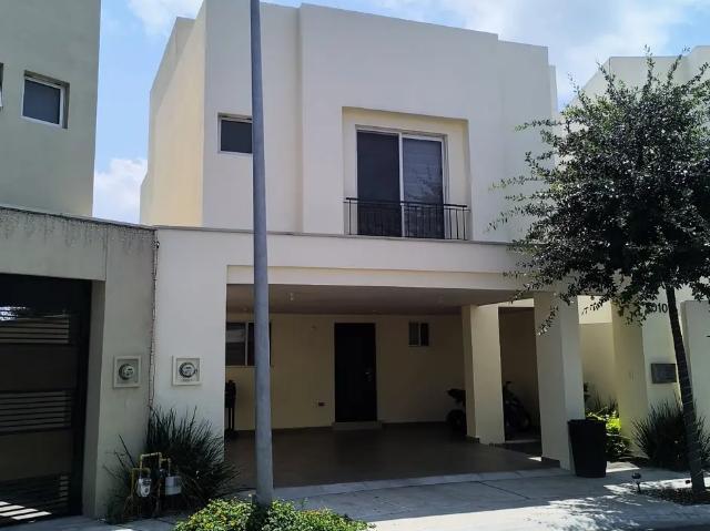 HERMOSA CASA SUPER AMPLIA DE 4 RECAMARAS Y 3 PISOS