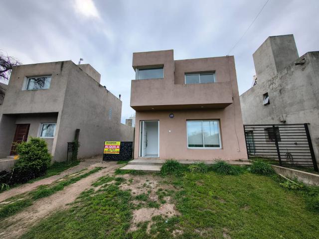 HERMOSA CASA PARA EL ALQUILER EN BARRIO VILLA CATALINA