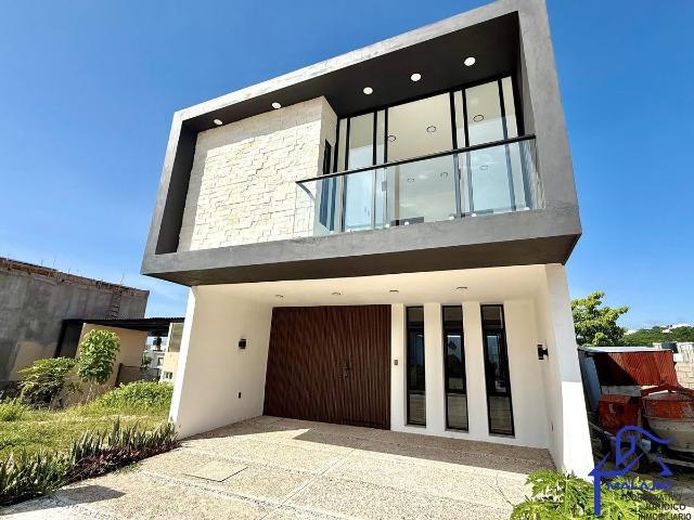 Hermosa Casa para Familias Grandes, Fracc. Privado con Alberca, Tuxtla Gutiérrez