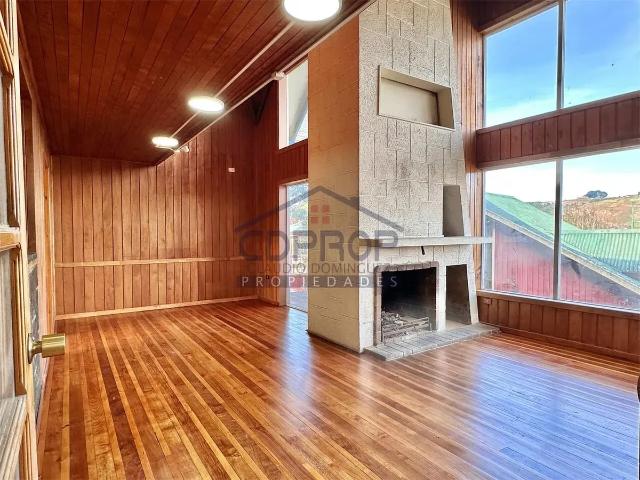 Hermosa Casa Remodelada 5d 3b Centro Ancud, Estacionamientos