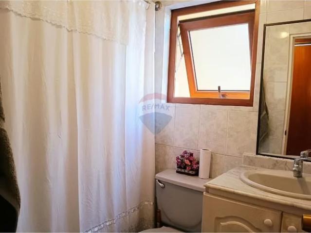 Hermosa casa remodelada en villa españa | 4 dormitorios por 210000. 00 en Estación Central