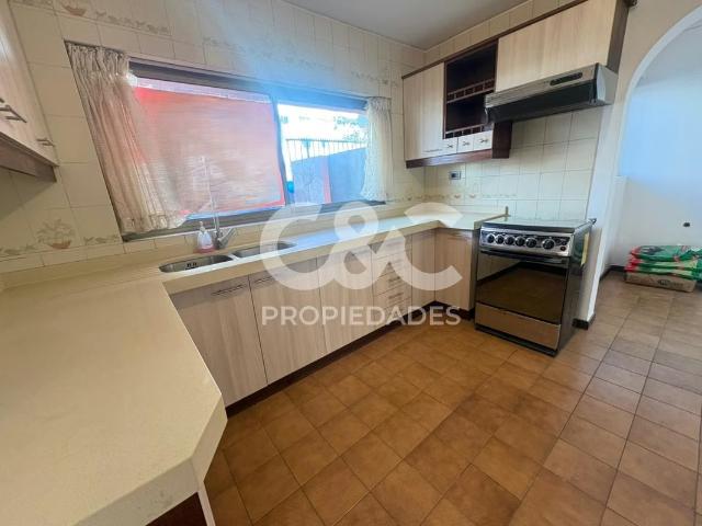 Hermosa Casa Remodelada En Jardín Del Mar | 4 dormitorios por 12980.00 en Viña del Mar