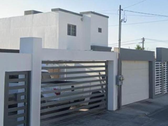 HERMOSA CASA RESIDENCIAL CON EXCELENTES VIAS DE ACCESO Y AMENIDADES CERCANAS