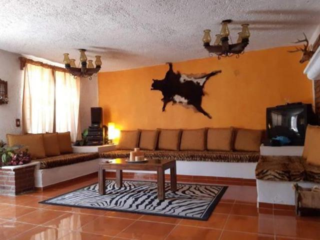 Hermosa Casa Rústica con 212 m² superficie de terreno y 6 recámaras en venta, Xalatlaco