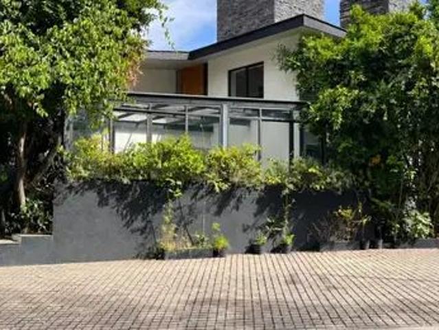 Hermosa Casa Totalmente Remodelada Con Ubicación Privilegiada