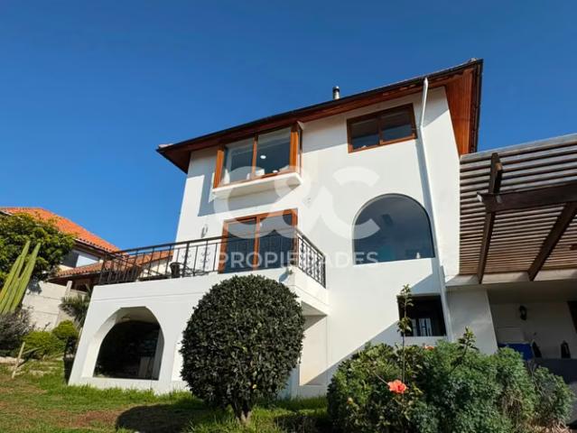 Hermosa casa Totalmente remodelada en Jardín del Mar | 5 dormitorios por 14500.00 en Viña del Mar
