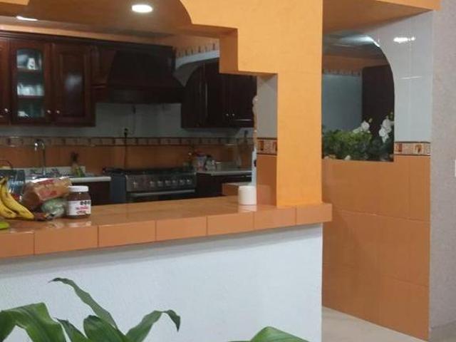 Hermosa Casa tipo californiana con acabados en fina cantera
