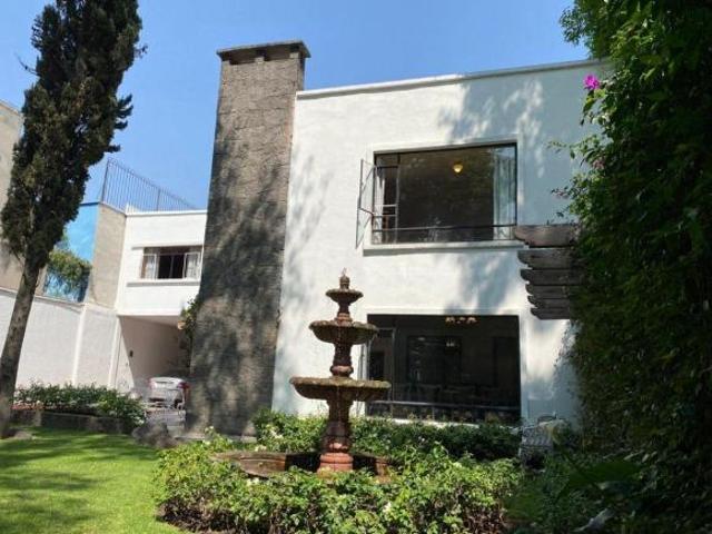 HERMOSA CASA,TRANQUILA,ILUMINADA CON AMPLIOS ESPACIOS
