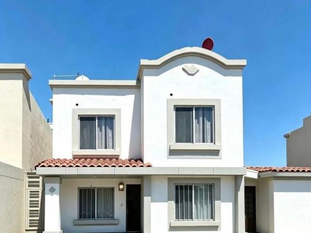 HERMOSA CASA UBICADA EN RESIDENCIAL DEL PRADO ENSENADA B.C